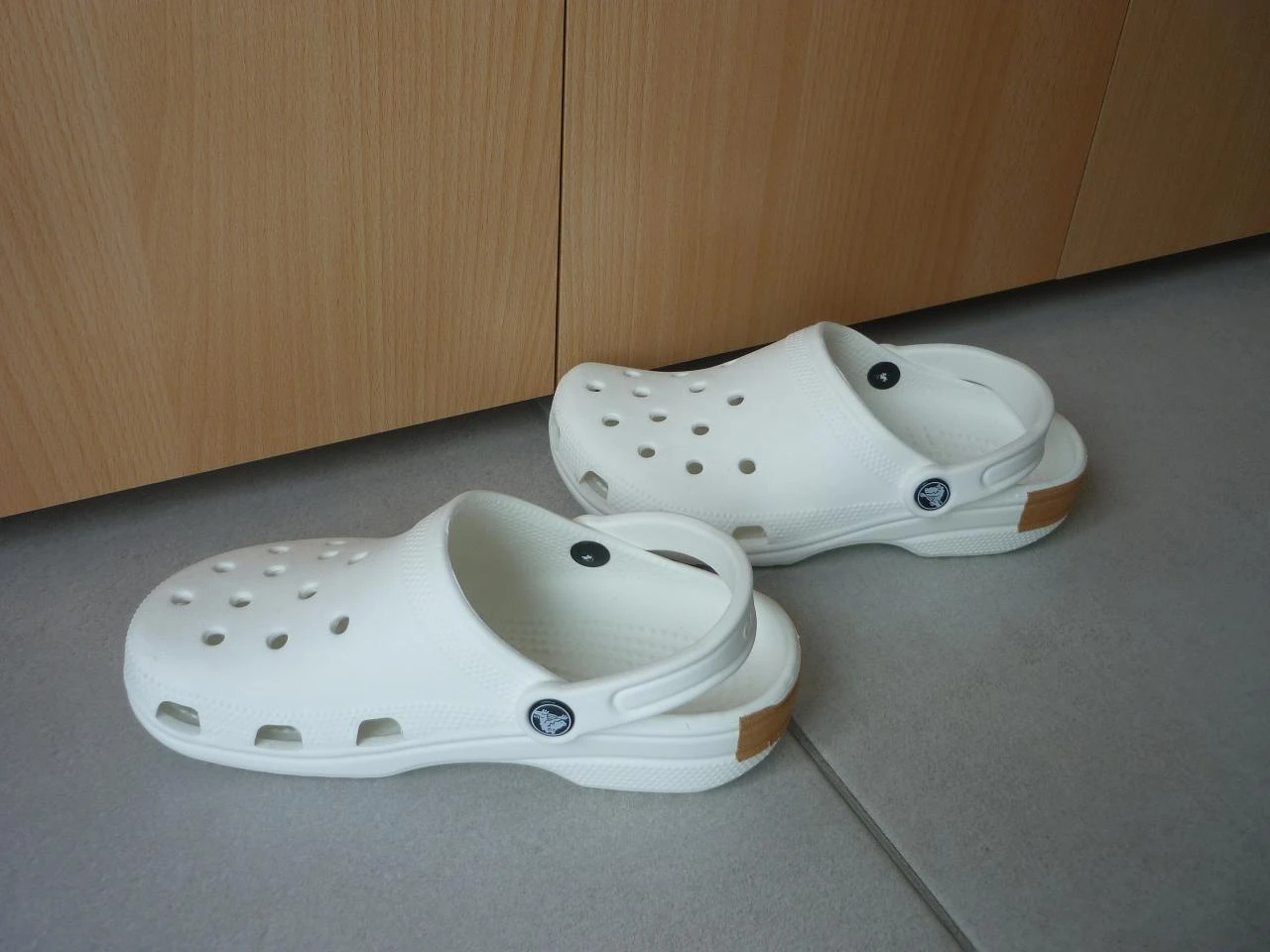 Sapatilhas Crocs brancas clogs clássicos plataforma sapatos instepes Tamanho 36-37 – photo 5